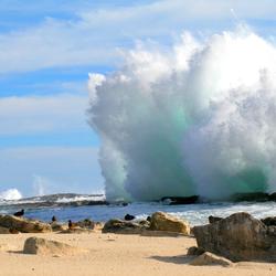 Image: Large Breaking Wave on Beach