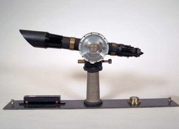 Image: Pendulum Self-leveling Alidade