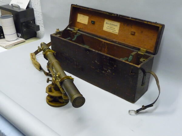 Image: Engineer's or Wye Level with Case 