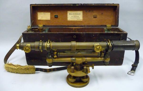 Image: Engineer's or Wye Level with Case