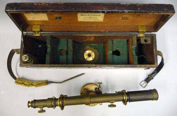 Image: Engineer's or Wye Level with Case