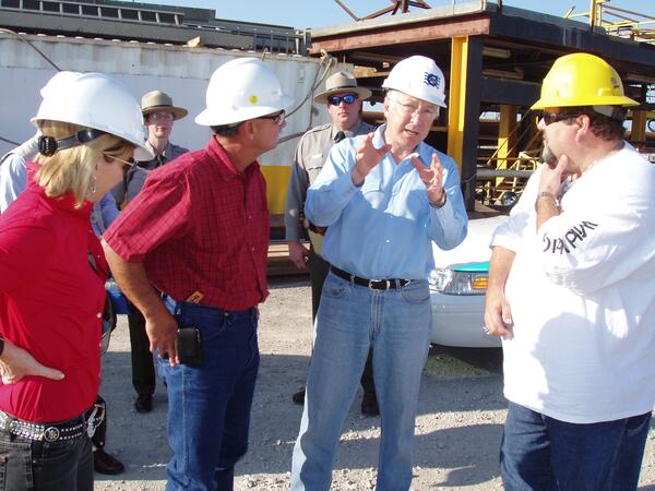 Image: Secretary Salazar Takes First Hand Look at Oil Spill Response