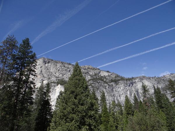 Image: El Capitan beneath Contrails