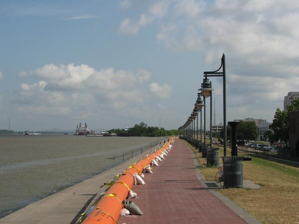 Image: Tiger Dams Reinforce Baton Rouge Levees