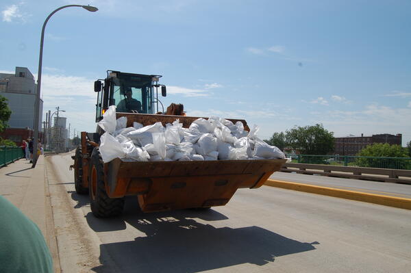Image: Sandbags In Route