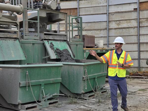 A USGS geologist gives a tour of a drilling site