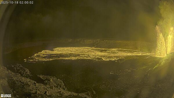 Webcam image of volcanic eruption