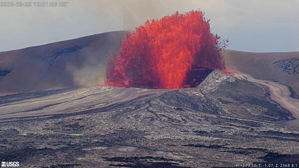 Color webcam image of lava fountain eruption