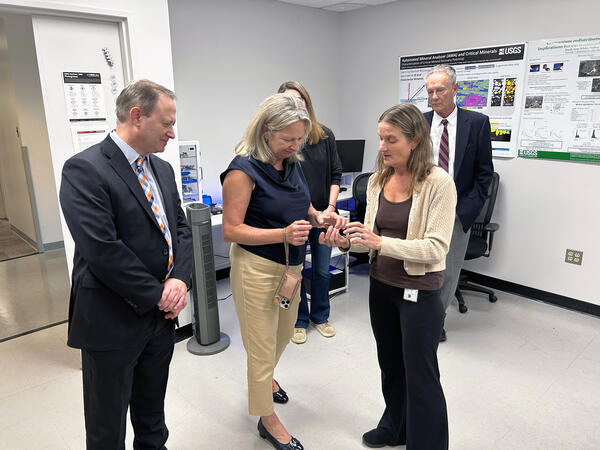 Geoscience Australia senior leaders visiting USGS Electron Microbeam Laboratory