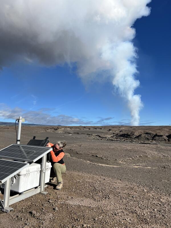 Color photograph of eruption plume