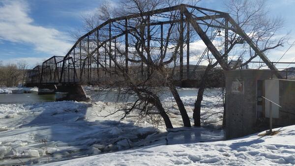 Image of the Missouri River streamgage at Fort Benton in winter. 