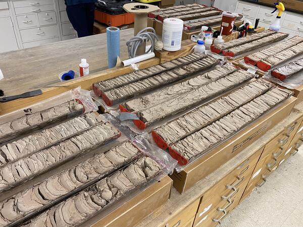 Glaciolacustrine rhythmic laminations in sediment cores