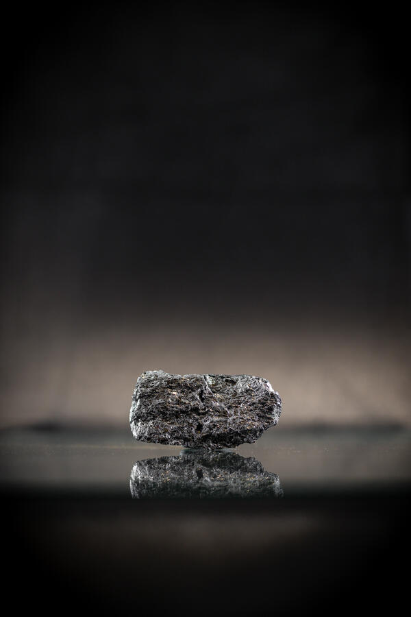 High-definition image of silicon metal specimen with shiny surface and granular structure.