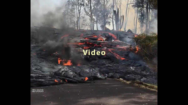 Fissure complex produces a pāhoehoe flow...