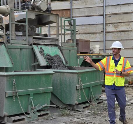 A USGS geologist gives a tour of a drilling site