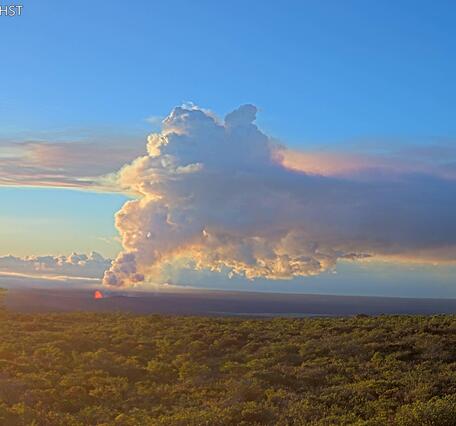 Color webcam image of eruptive plume
