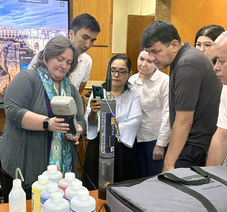 USGS hydrologist demonstrates Water Quality calibration to Uzbek researchers and students