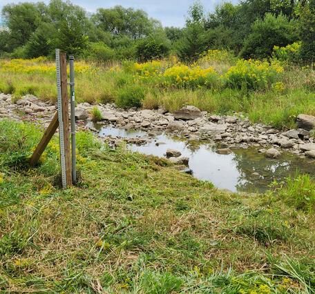 A USGS streamgage next to a dry riverbed.