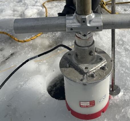 Shoeing the ice flow measuring post's calibrations next to a traditional depth rod