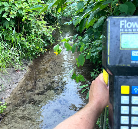 Midsection method discharge measurement with FlowTracker 