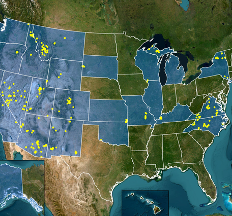 U.S. map with mine waste locations marked with yellow points