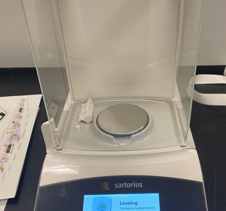 Photo of analytical balance in the PCMSC Organic GeoChem lab