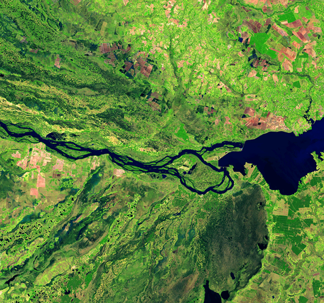 Landsat satellite image of the Parana River along the Paraguay/Argentina border
