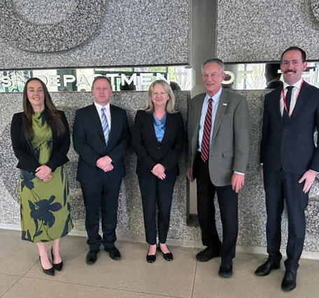 USGS Director meets with Geoscience Australia delegation