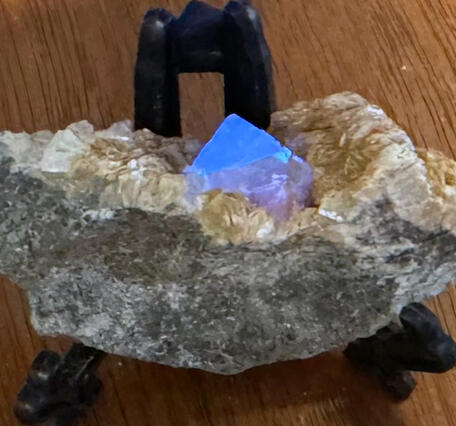 Scheelite under shortwave ultraviolet light