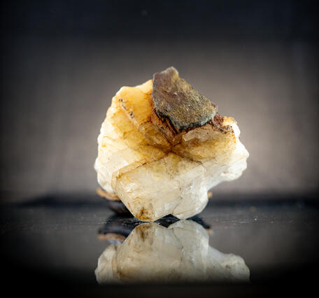 High-definition image showing crystal structure and metallic highlights.