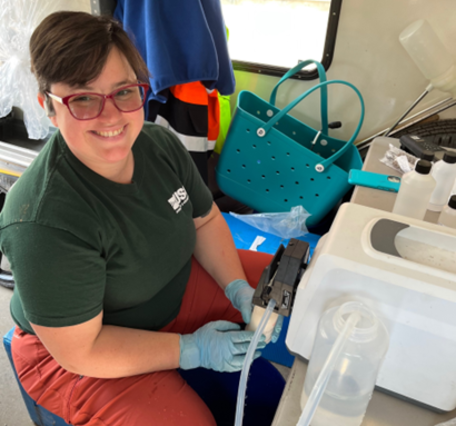 Image of USGS hydrologic technician Hannah Davis. 