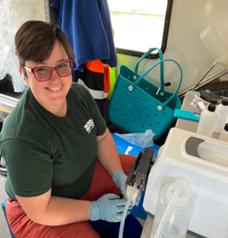 Image of USGS hydrologic technician Hannah Davis. 