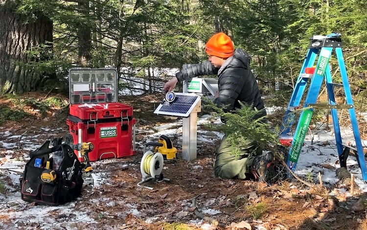 Installing real-time equipment onto a groundwater well