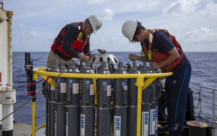 Preparing the CTD rosette during the Hawaii Abyssal Nodules Expedition