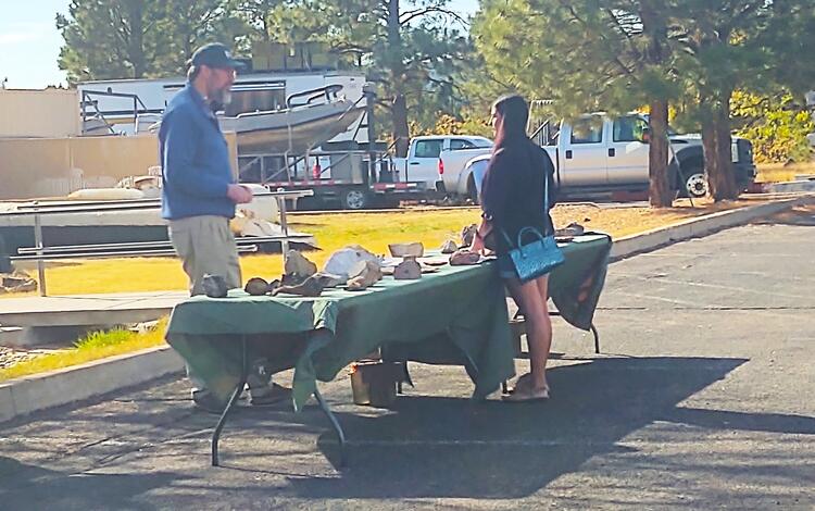 GMEG shows Arizona rocks and minerals on a table and talks with visitor