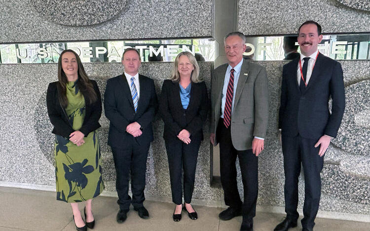 USGS Director meets with Geoscience Australia delegation