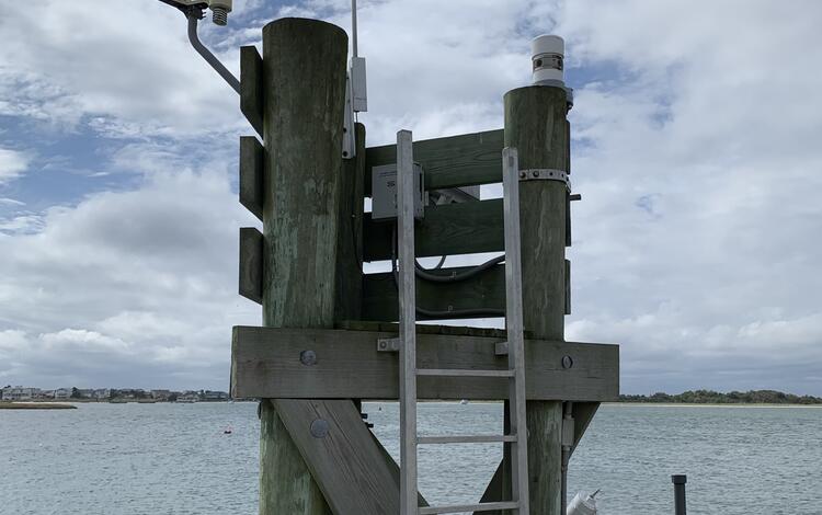 Heavy wooden tower built on strong pilons at the edge of the Bay