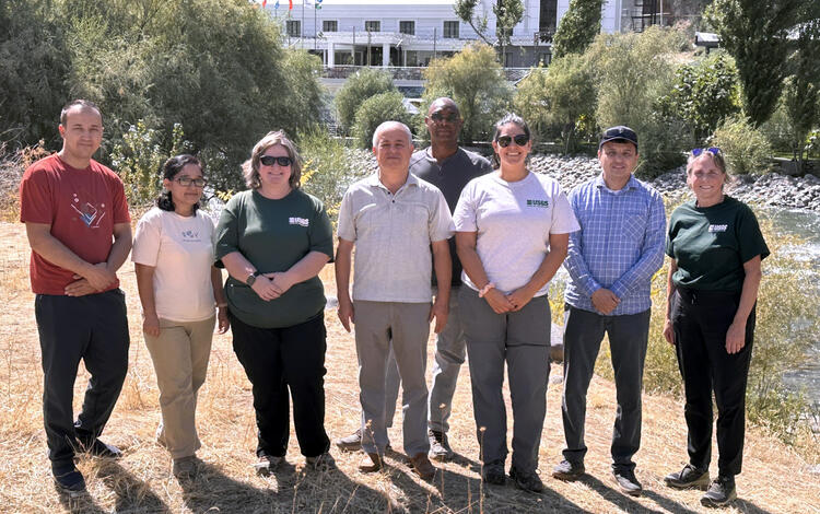 Group Photo of Researchers from Uzbekistan and the USGS