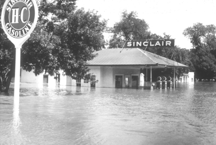 Sinclair filling station underwater in Manhattan, KS 1951